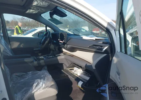 2024 Toyota Sienna Le from USA, damaged, VIN 5TDBSKFC9RS138713